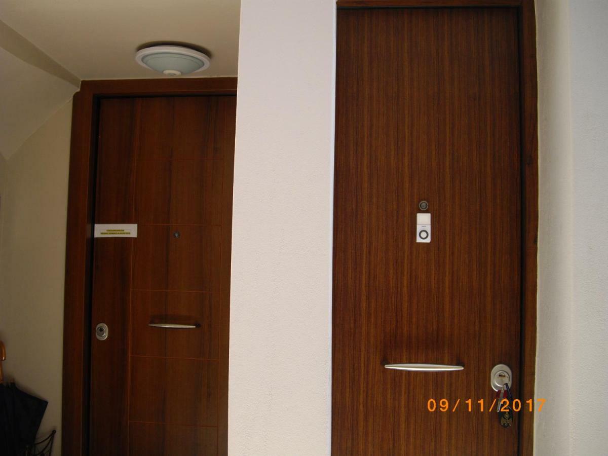 The 25Sqm Sunny, Modern And Comfortable Athens Exterior photo
